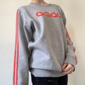 Oversized Adidas Sweatshirt 🤍❤️